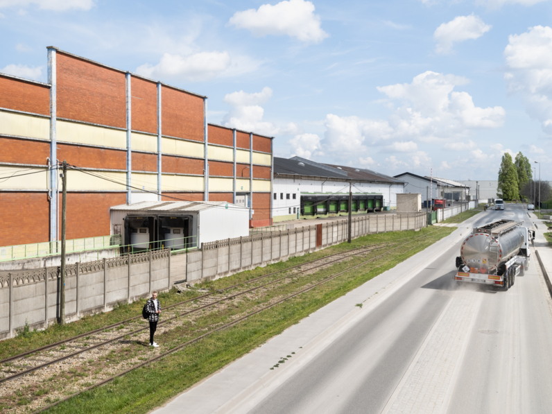 Port de Gennevilliers. Entrepôts logistiques, route du Bassin n° 6.  Photographie : Bertrand Stofleth.