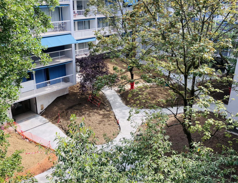 Remodelage du jardin - Résidence de la Porte Jaune à Saint-Cloud (92) par l’Atelier Robain-Guieysse + BMC2 pour Immobiliere 3F