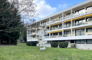 Résidence de l'Abbaye (1958), Meudon. Architecte : Jean Ginsberg. 2023 © Yasmine Tandjaoui / CAUE92.